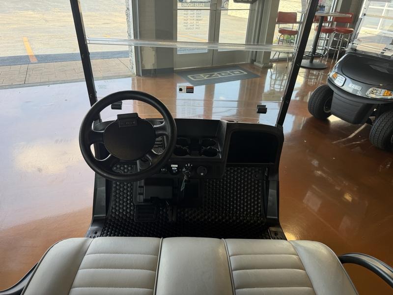2027 E-Z-GO RXV 2 Freedom ELiTE Lithium Golf Car - Electric