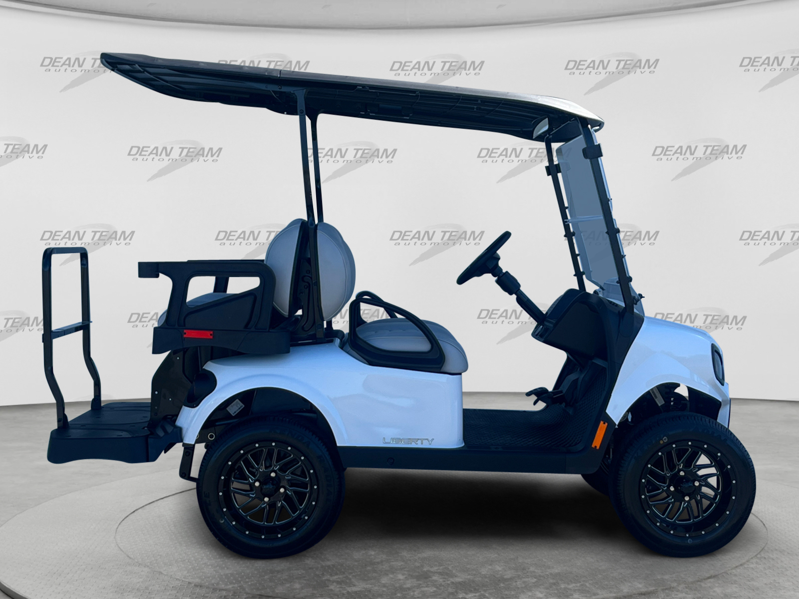 2027 E-Z-GO Liberty 4 X ELiTE Lithium Powertrain Golf Car - Electric