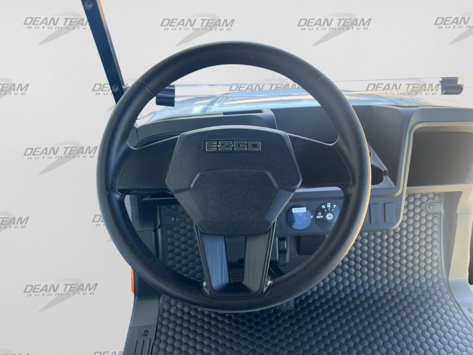 2027 E-Z-GO Liberty 4 X ELiTE Lithium Powertrain Golf Car - Electric