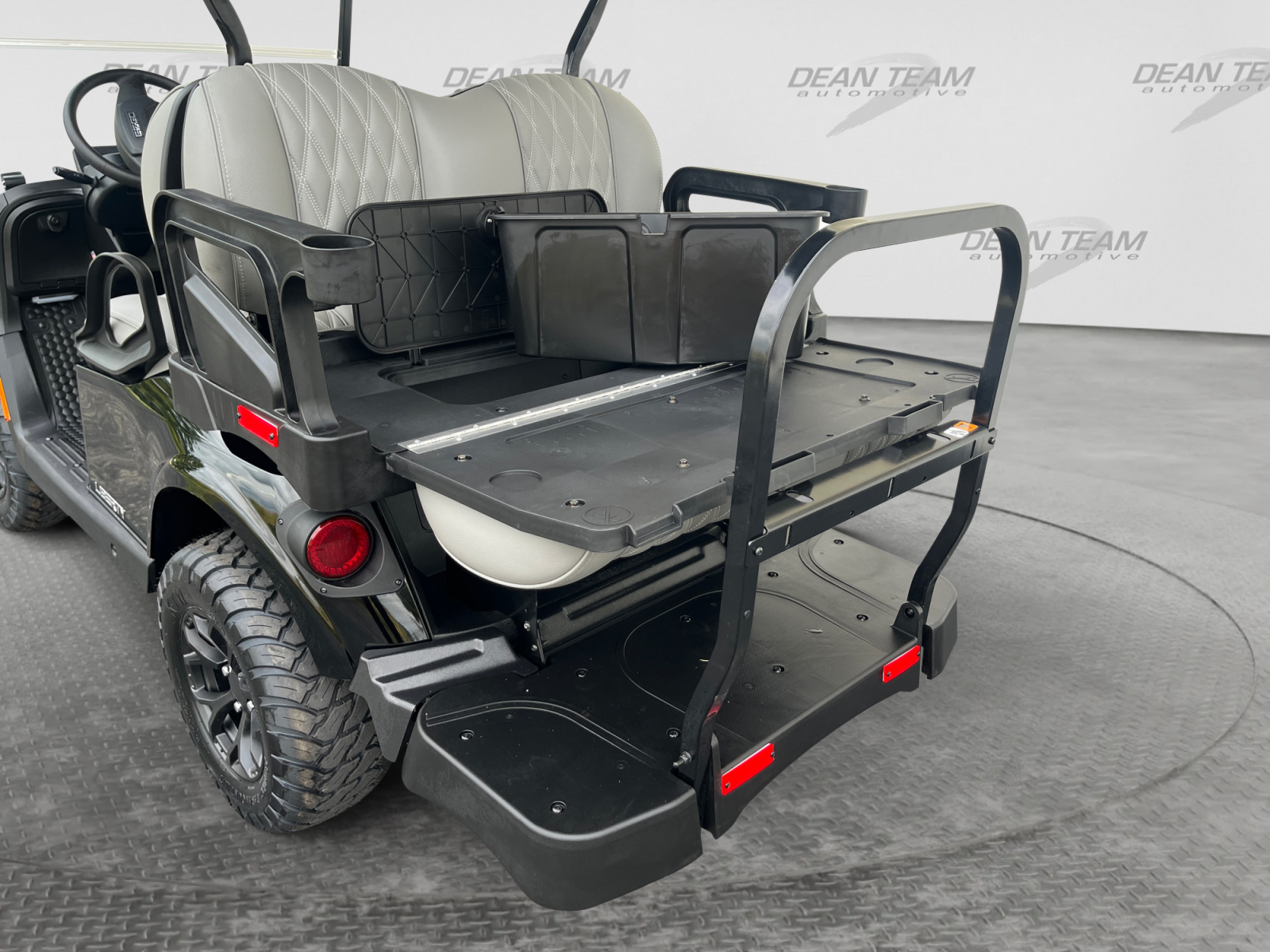 2027 E-Z-GO Liberty 4 XT ELiTE Lithium Powertrain Golf Car - Electric