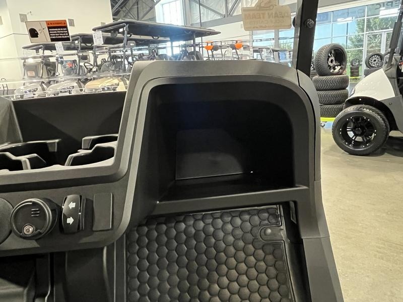 2027 E-Z-GO RXV 4 Valor S 13.5-hp Gas Golf Car - Gas